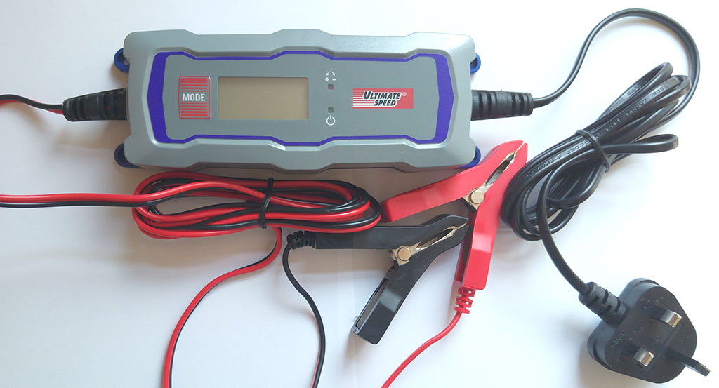 ULTIMATE SPEED Car Battery Charger ULGD 3.8 A1 Test on 12v Battery 